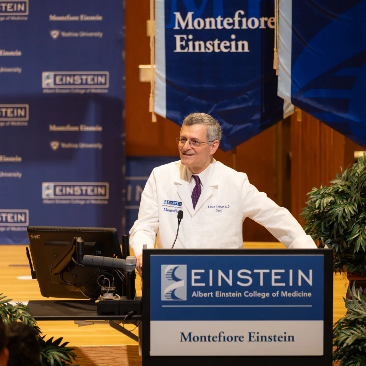 Dr. Yaron Tomer, the Marilyn and Stanley M. Katz Dean at Einstein, welcomes new M.D. students and their families to the On Becoming a Physician Ceremony. 
