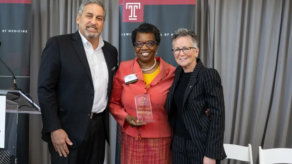 Lynne Holden, M.D., Receives Medical Alumni Achievement Award